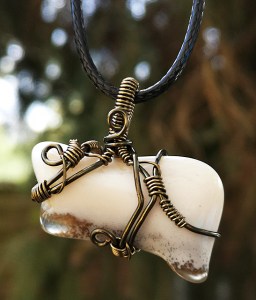 bijoux-alex-yell-pitro-collier-pendentif-pierres-naturelles-pierre-de-lune-2.jpg